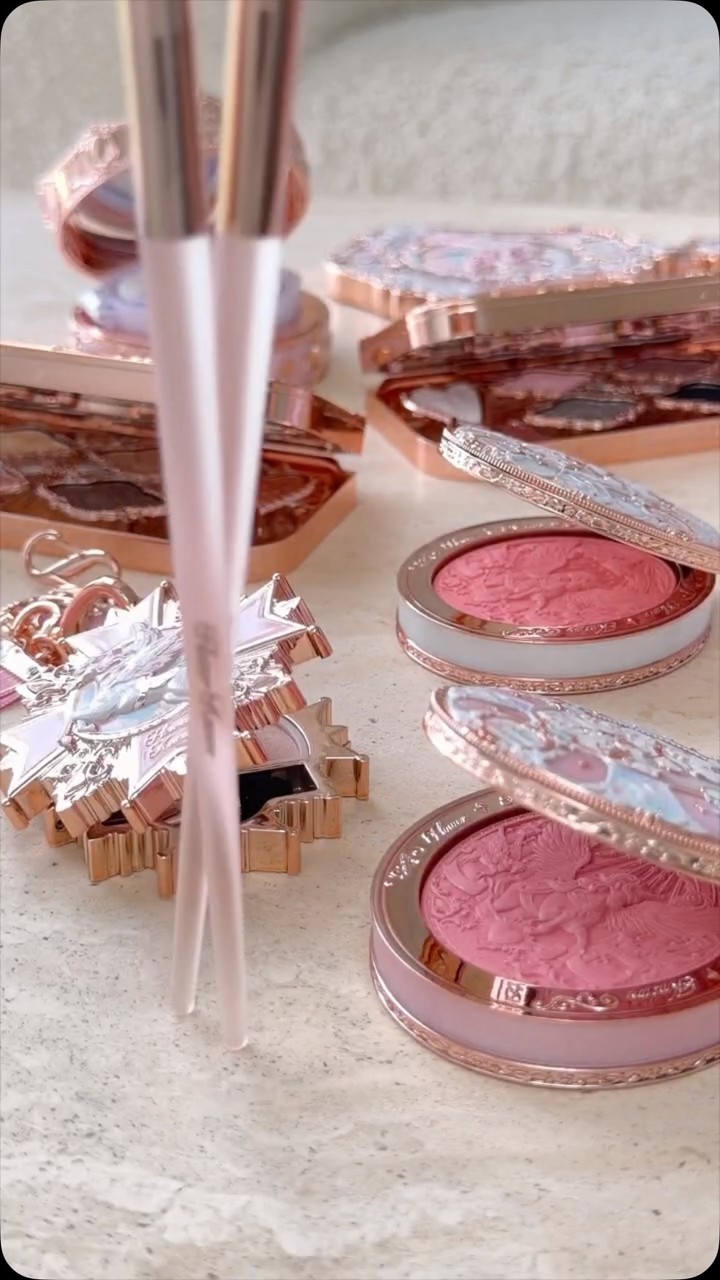 Anúncio de Flower Knows Cosmetics