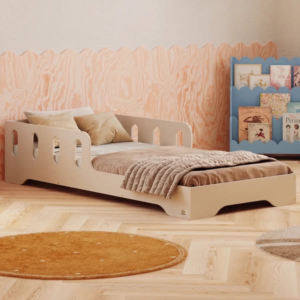 Łóżko pojedyncze dla dzieci z barierką i stelażem TILA 6 Montessori Drewniane, 60x120 - Kaszmirowy | Smartwood