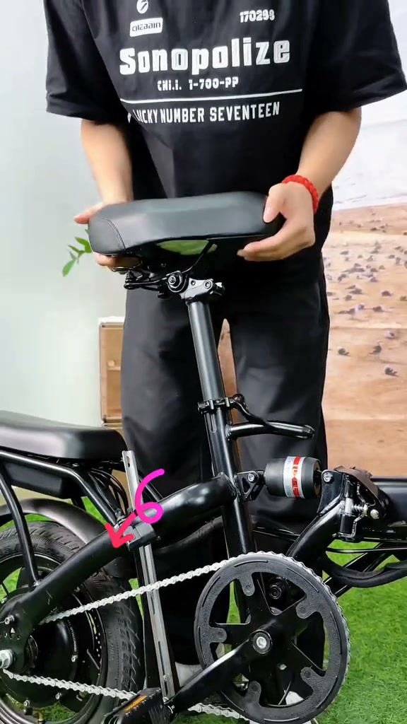 Free shipping · 30-day guarantee · Free helmet included