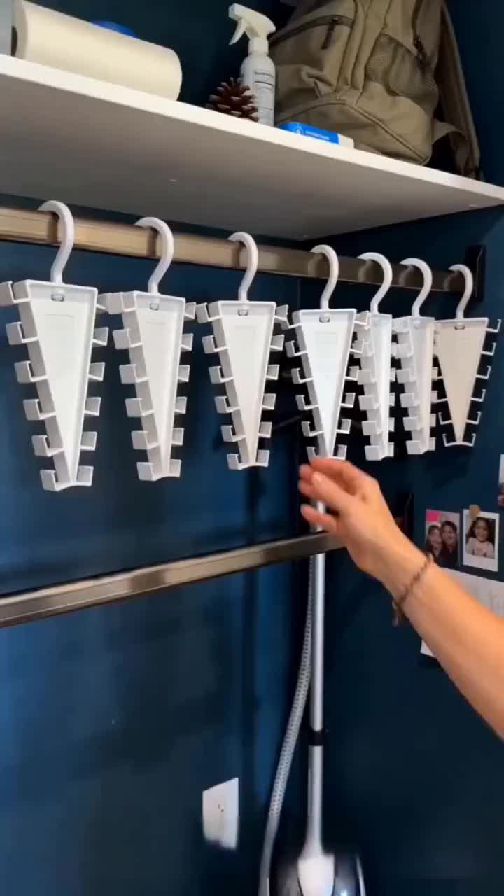 Cintre à accessoires en forme de V rotatif