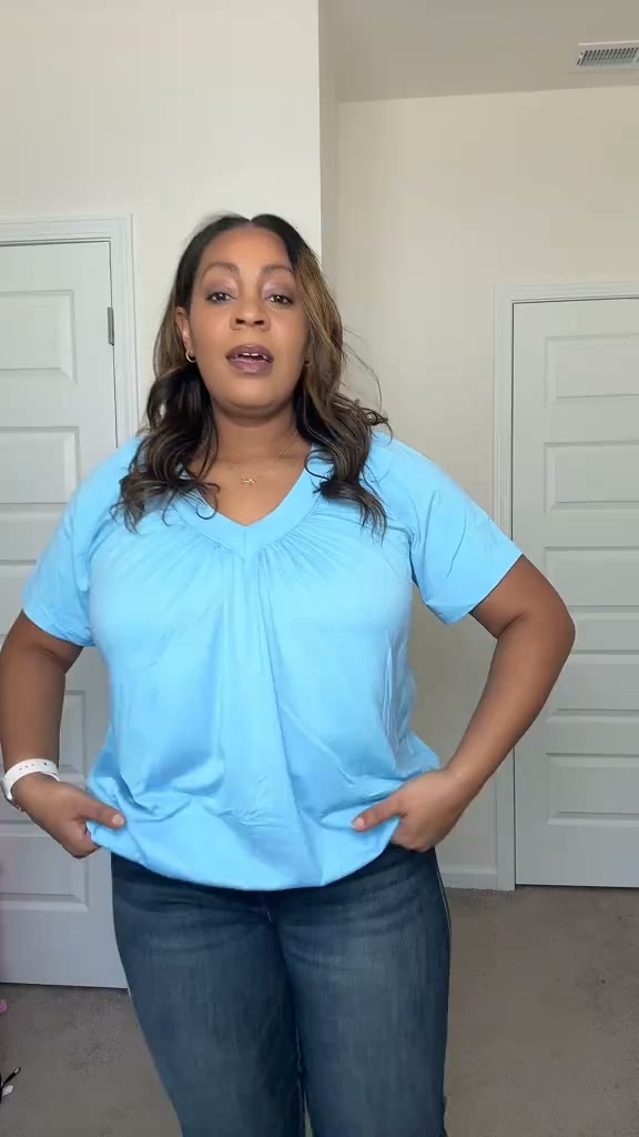 Casual V-neck pleated short-sleeve top