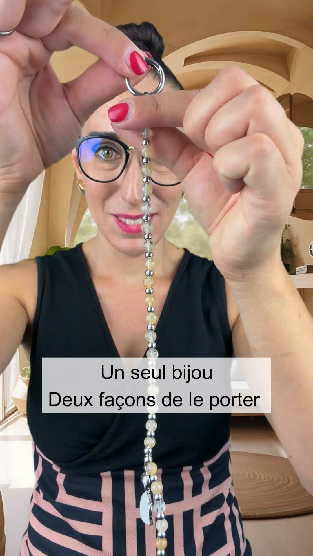 Un collier qui devient une chaîne de téléphone