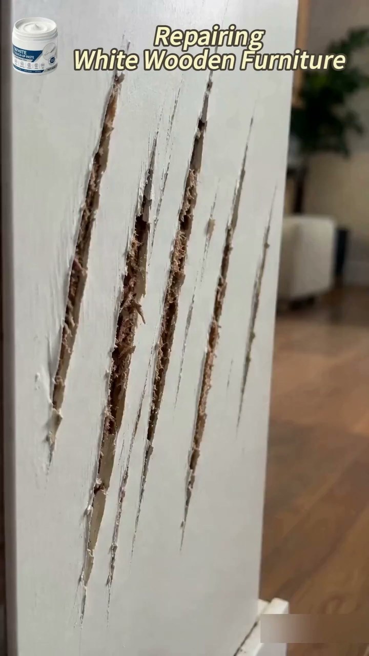 Weiße Möbel-Reparaturpaste mit Pinsel