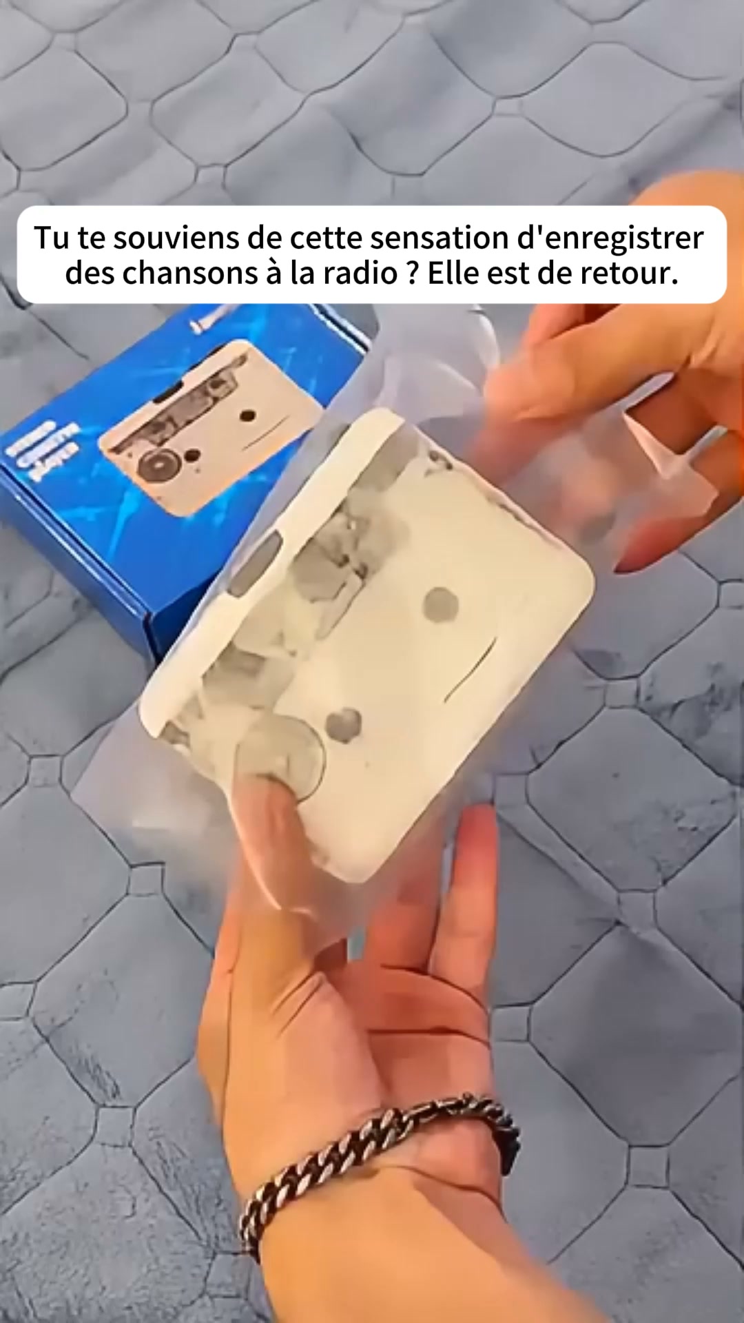 Lecteur de cassettes transparent anciennes cassettes nouvelle vie