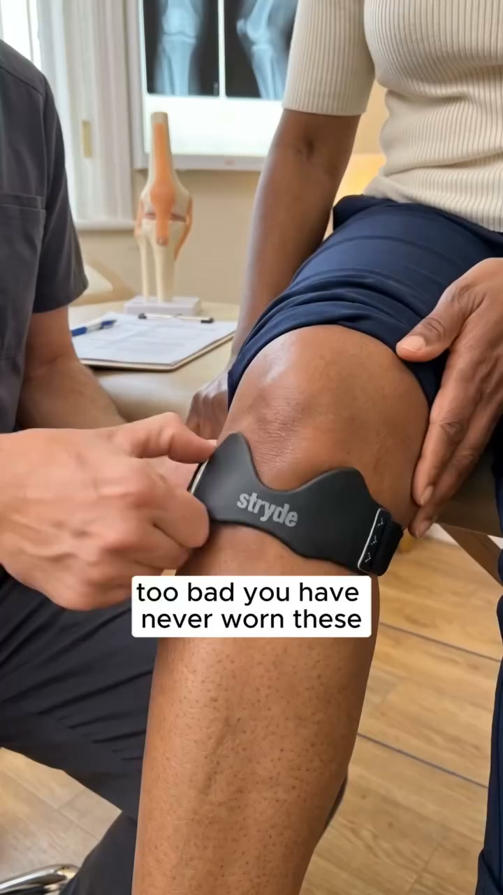 Final 3 hours Buy 1 Get 1 Free - Breathable Shock-Absorbing Patella Brace
