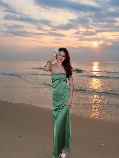 Green Satin Sleeveless Straight Across Minimalist Backless Prom Dress｜Acodress YK0284 Sky Blue-US4