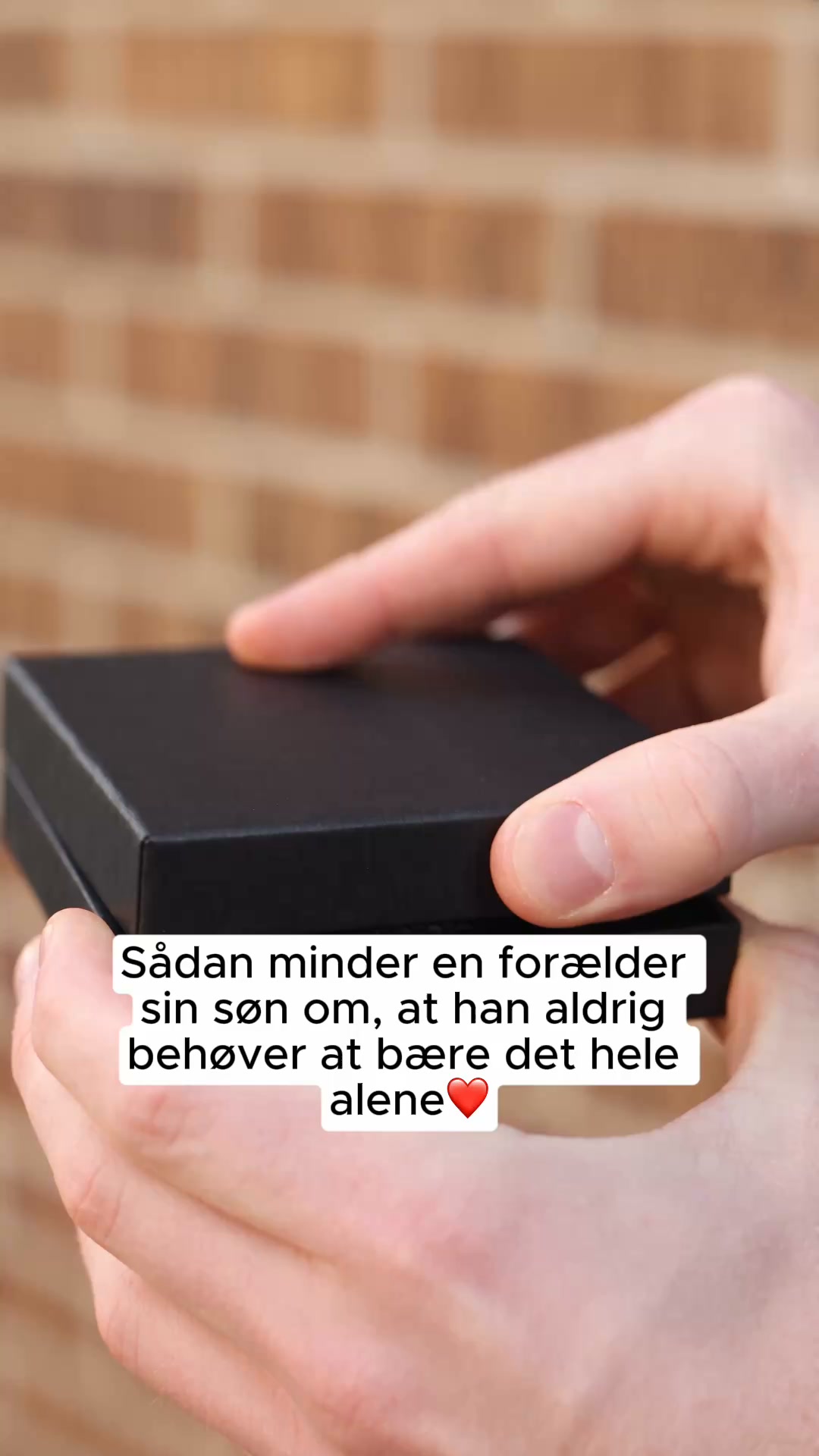 50% RABAT | Til sønnen som altid er “okay”