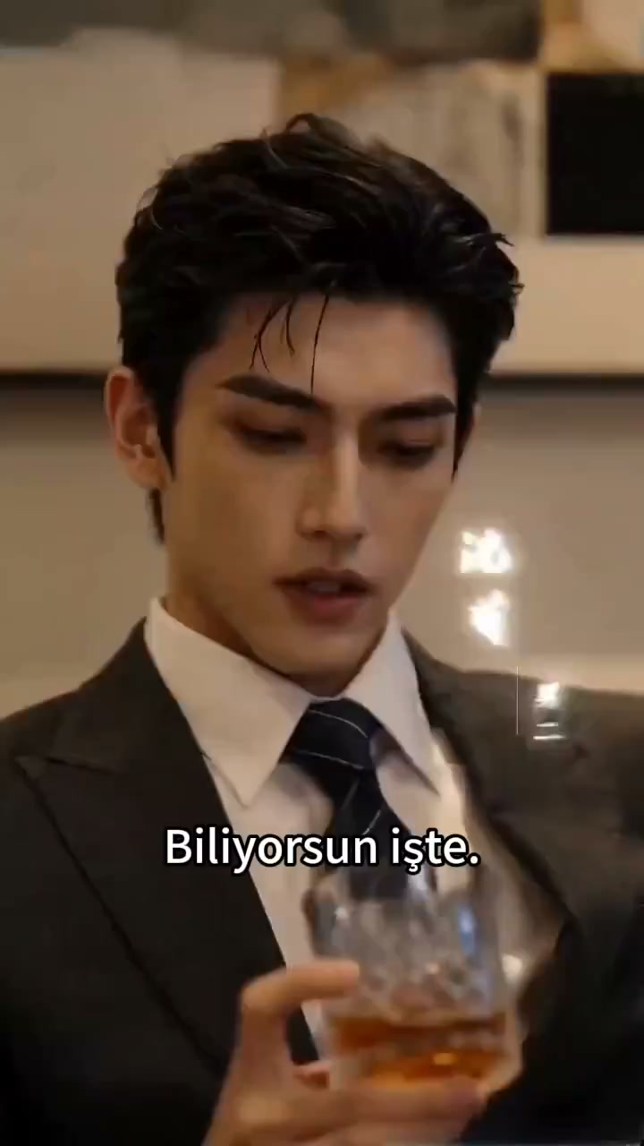 Hikayenin derinliklerine dal!