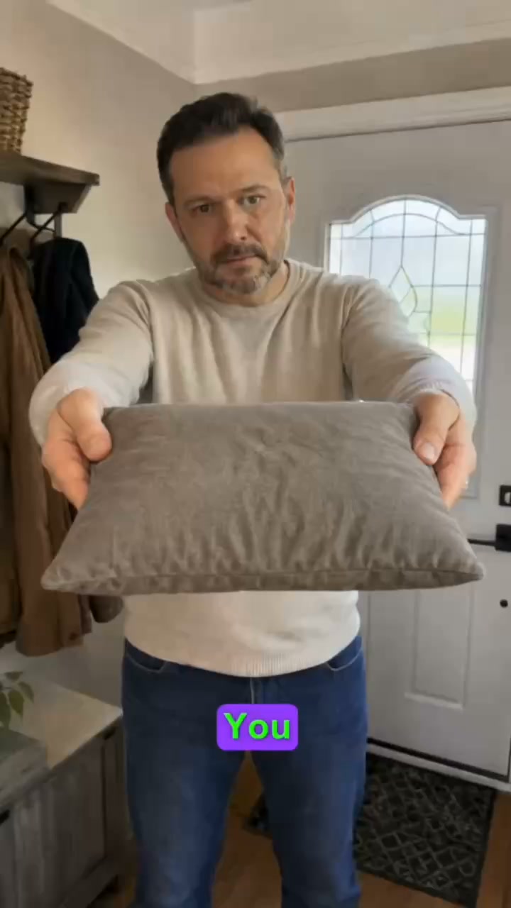 Slow-rebound foam. Washable cover. 4.8.