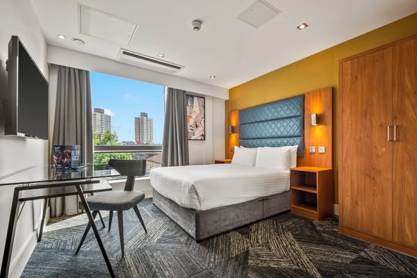 Roomzzz London Stratford