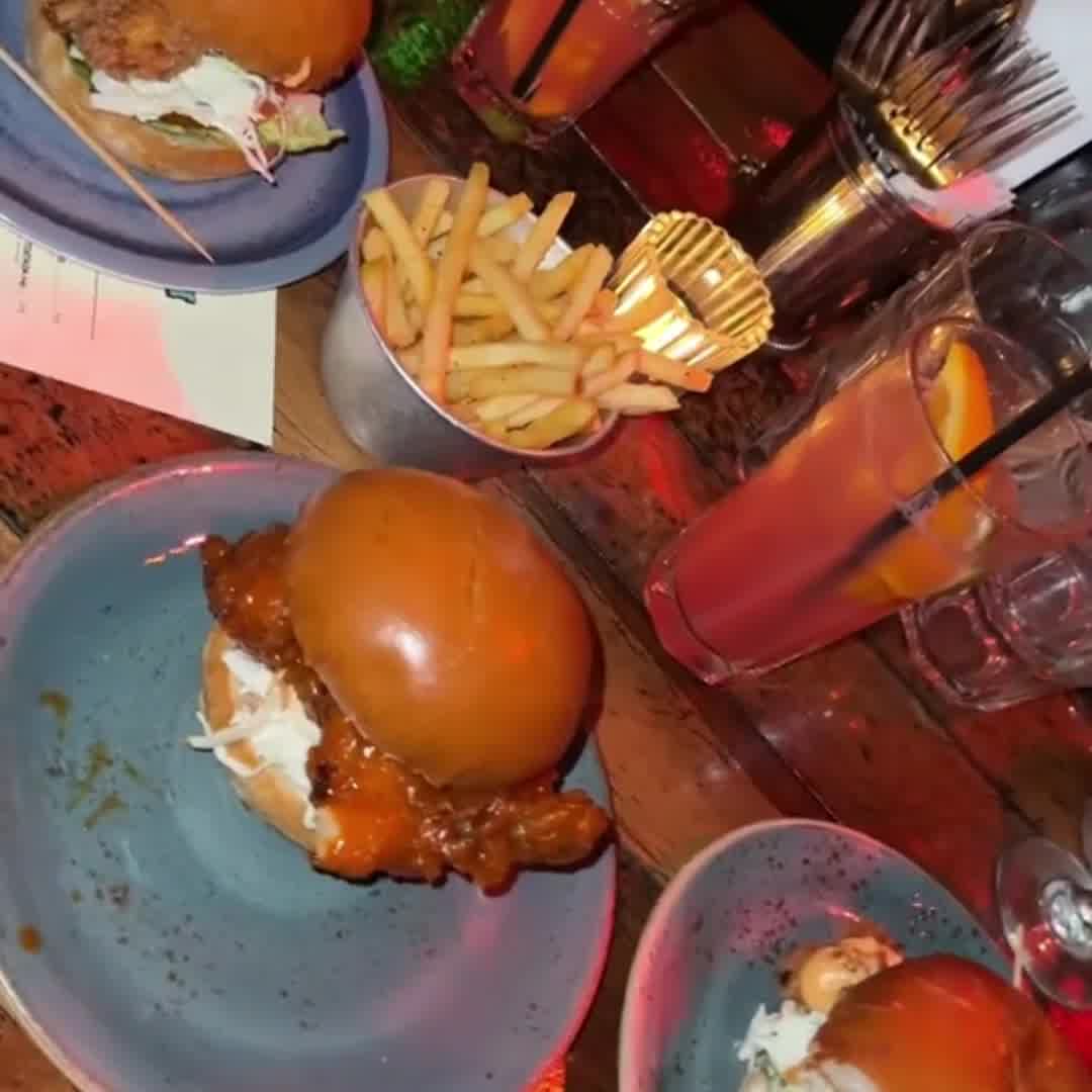 Live Beats, Brunch and Bottomless Bevs