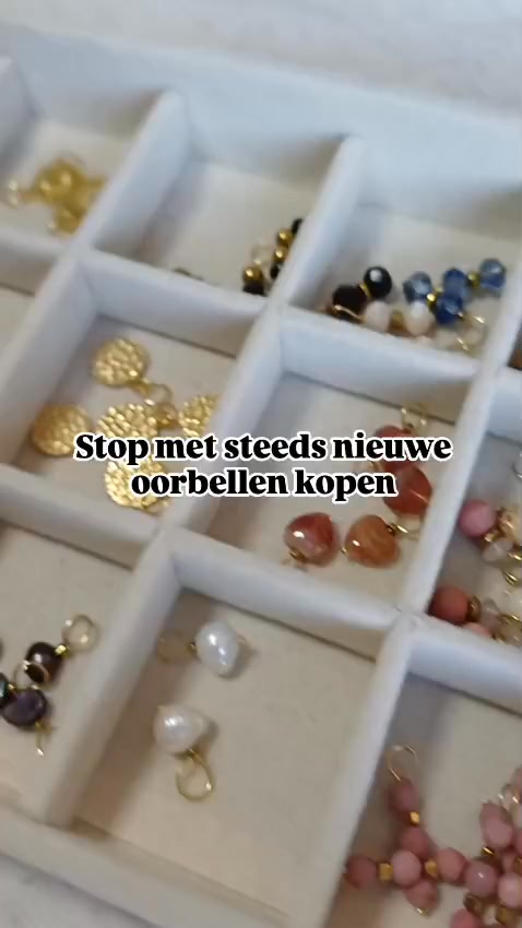 Eén paar oorbellen. Eindeloos variëren.