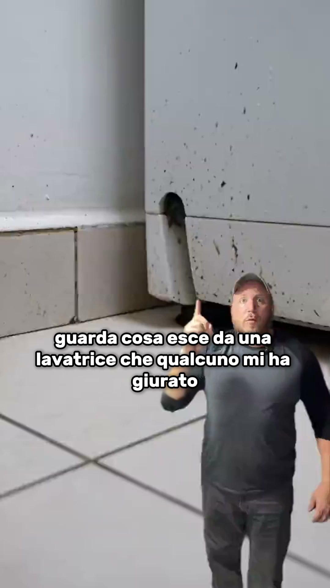 Se il bucato ha ancora un odore sgradevole dopo aver pulito la lavatrice... ecco la spiegazione