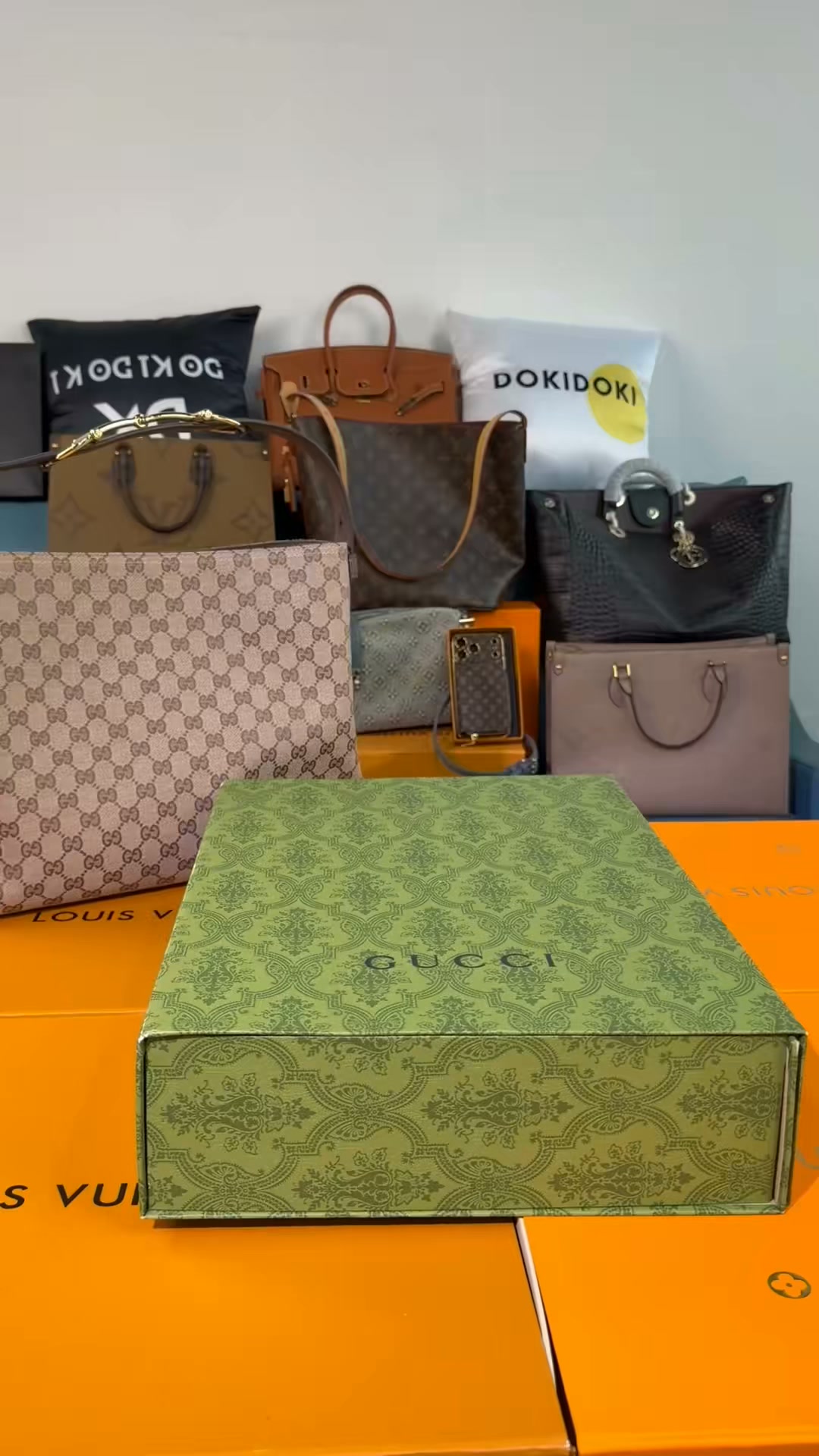 Get your dream bag at $1xx-2xx only!