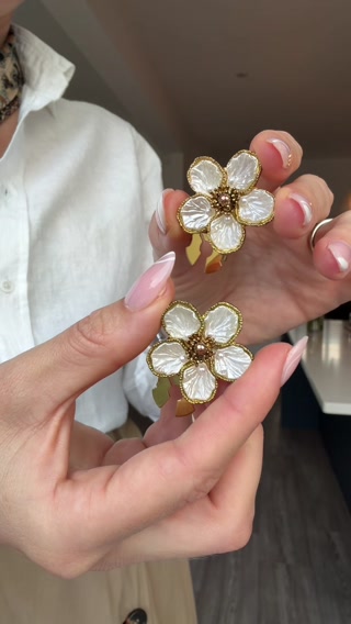 Transform Your Outfit in Seconds