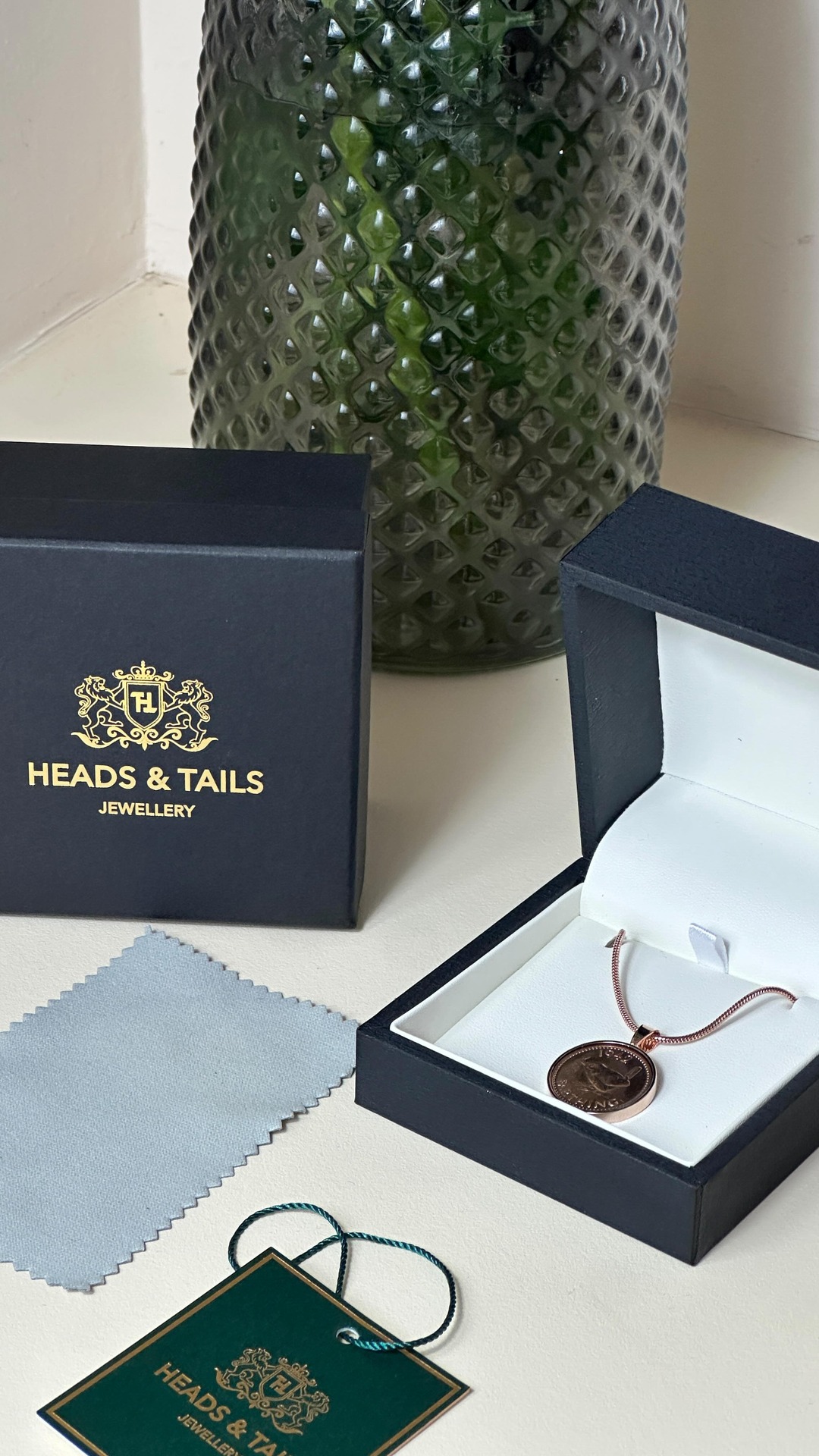 Anúncio de Heads and Tails Jewellery