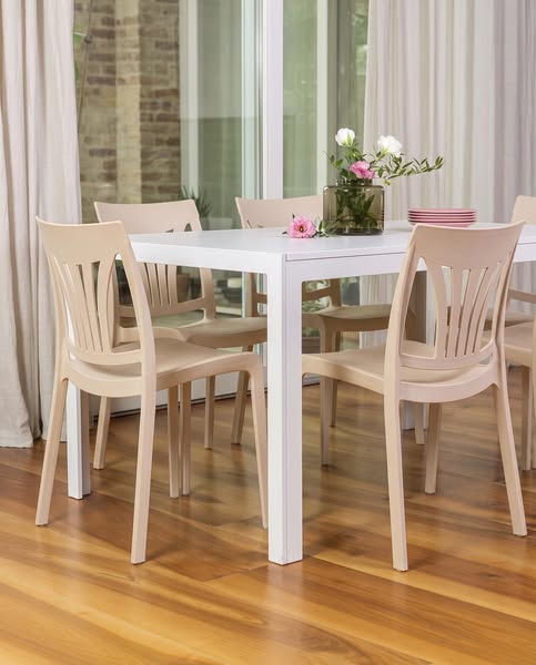 GINA chaises empilables en polypropylène au design élégant