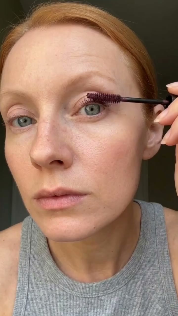 Le mascara pensé pour les cils après 50 ans