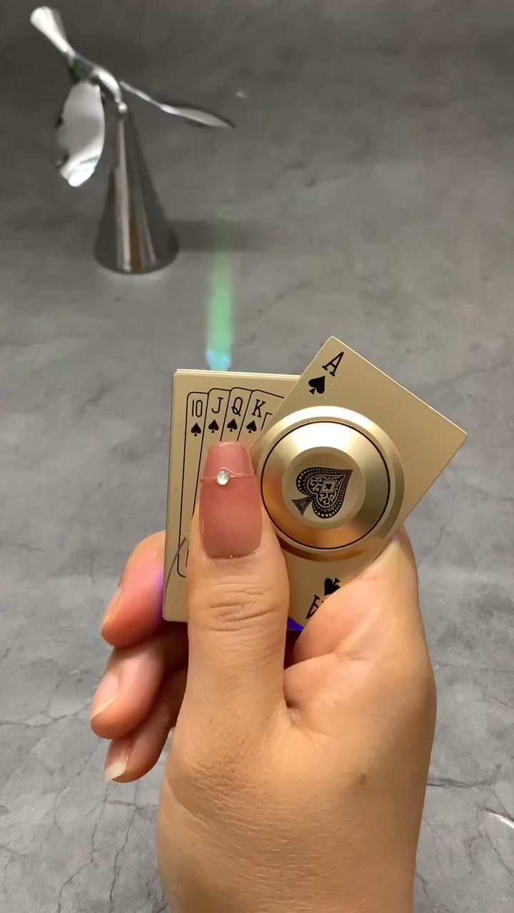 Ace of Spades Spinner Lighter — Spin It. Show It Off.