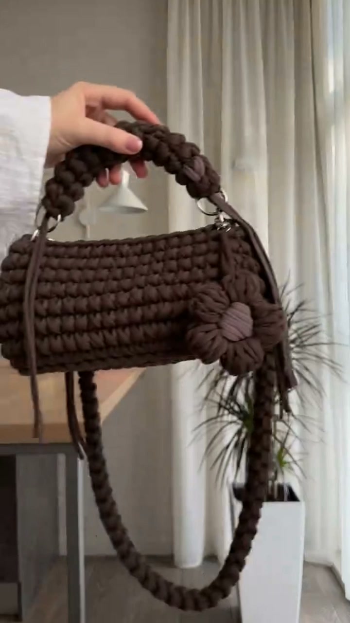¡Olvídate de los patrones difíciles! Aprende a crear +200 bolsas de crochet en vídeo.