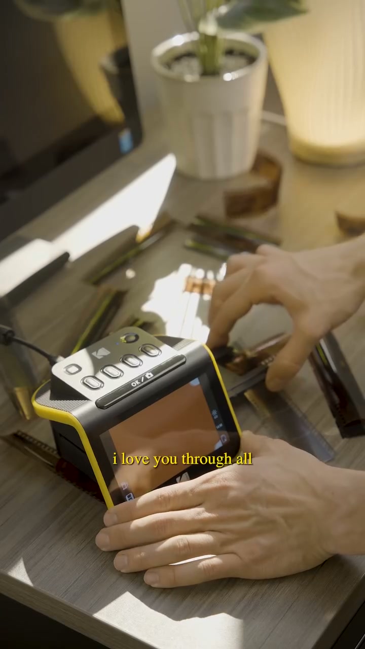 Say goodbye to cumbersome software and complex onboard buttons—scan with ease!