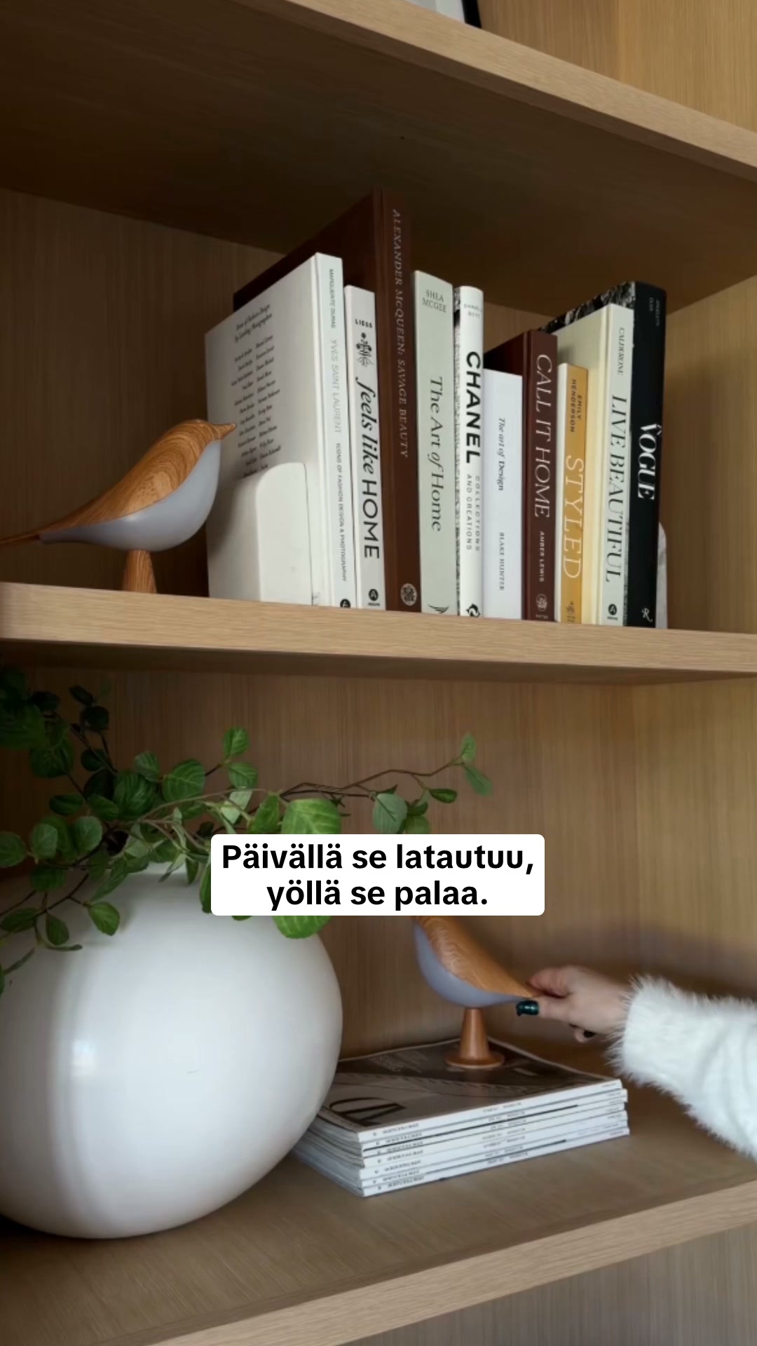 Yksi napautus päähän. Sitten se syttyy.