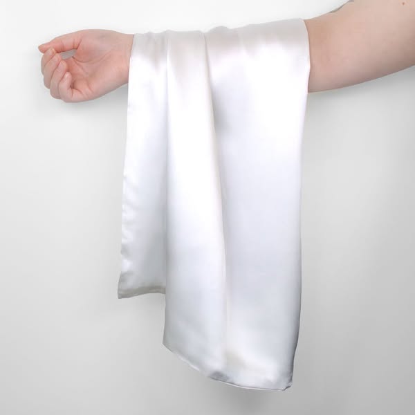 €45 iGlow Silk Pillowcase - Calm White