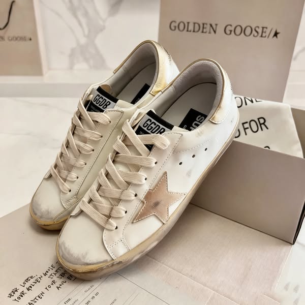GOLDEN GOOSE: Destaque-se na multidão! | Até 50% de desconto