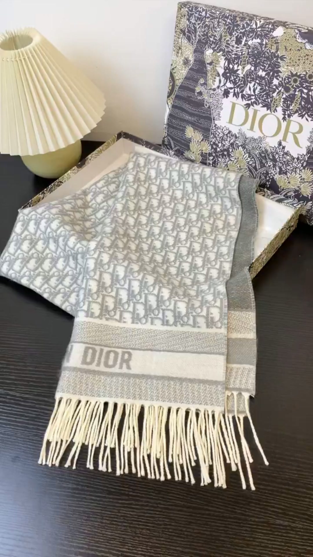 Luxury Pattern Fringe Scarf｜Warmth as a Gift