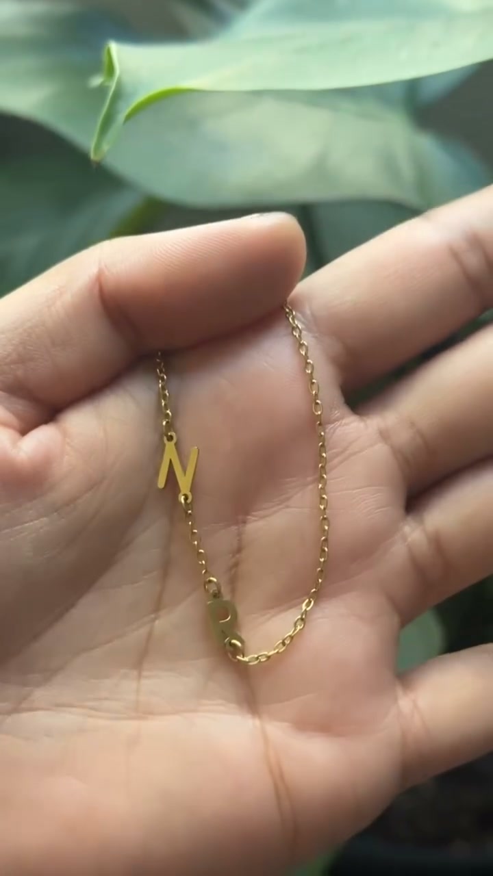 Personalized necklace with side letters