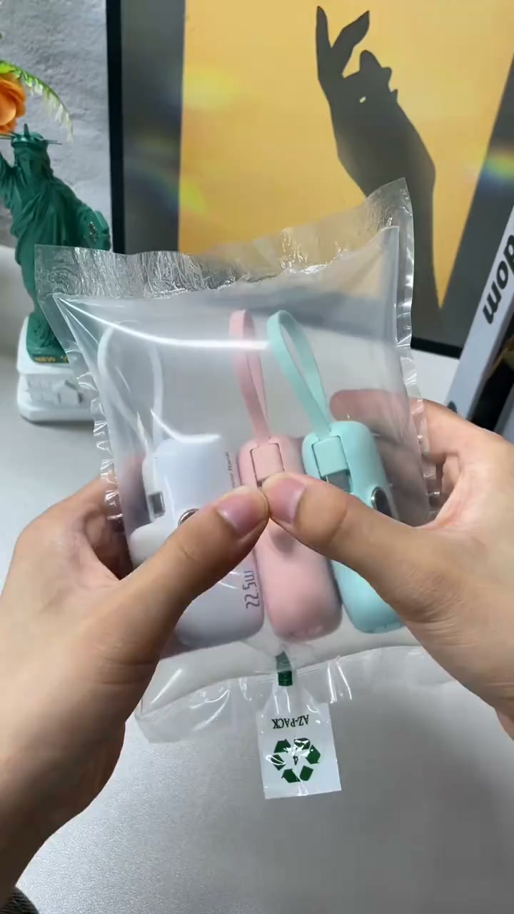 Lipstick-Sized Power Bank!