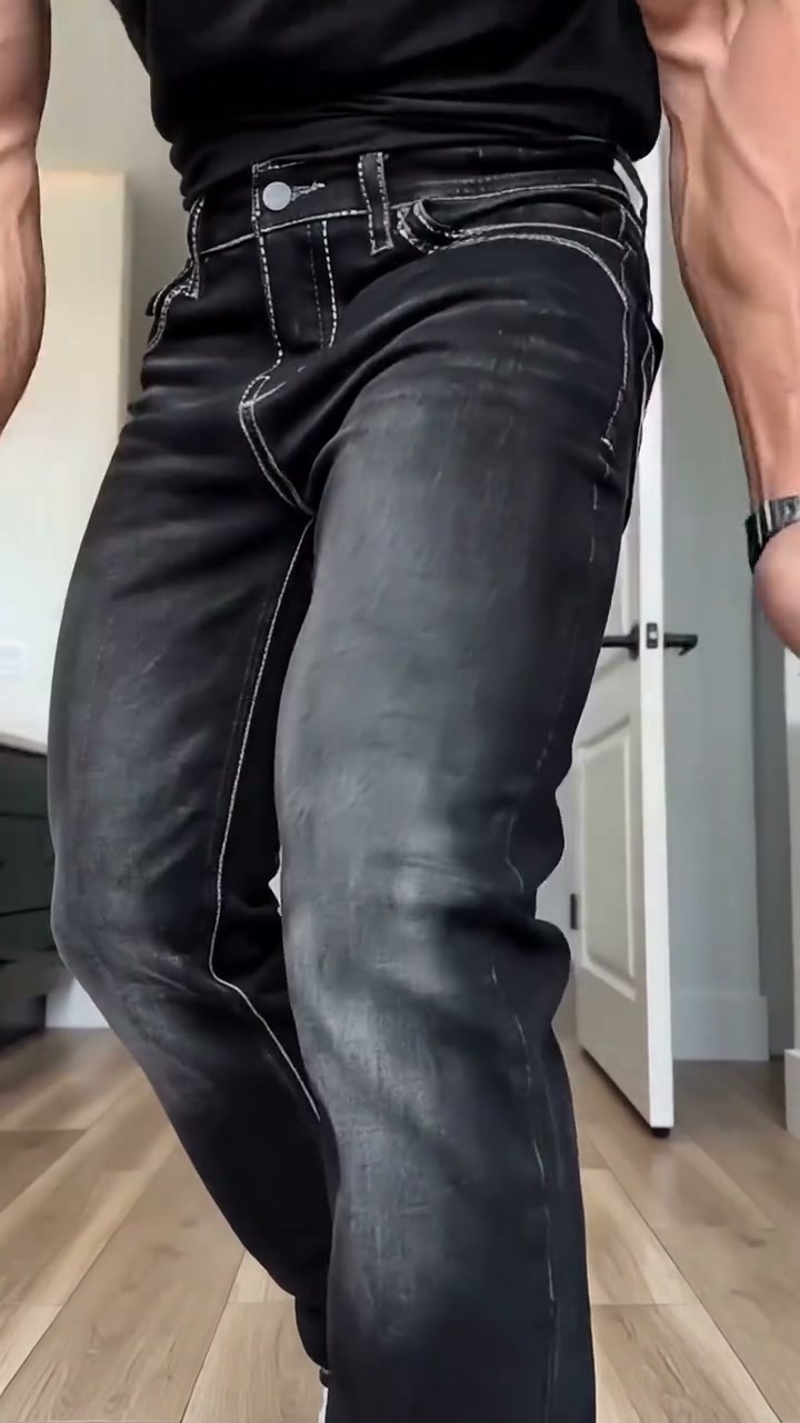 Men's Black Contrast‑Stitch Straight Leg Denim Jeans