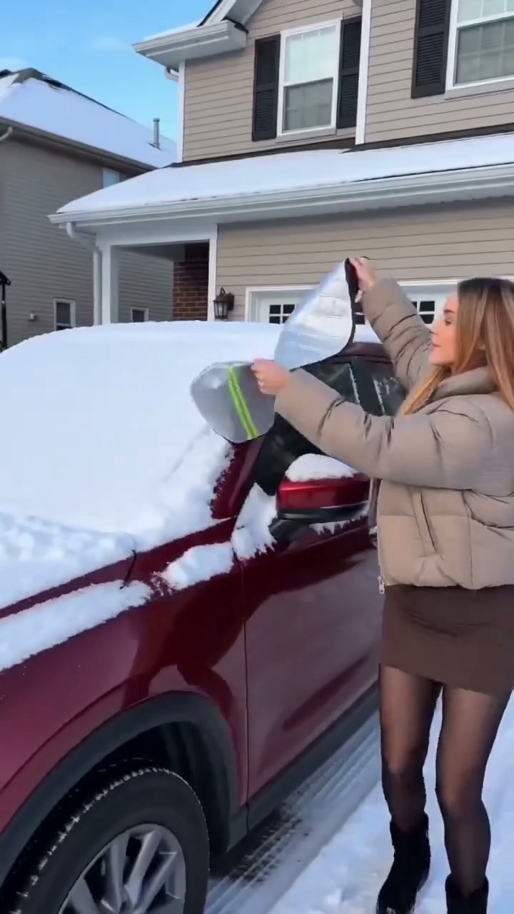 LAST DAY SALE ONLY ￡15.99!!Clear Your Windshield Instantly! Magnetic Frost & Snow Cover