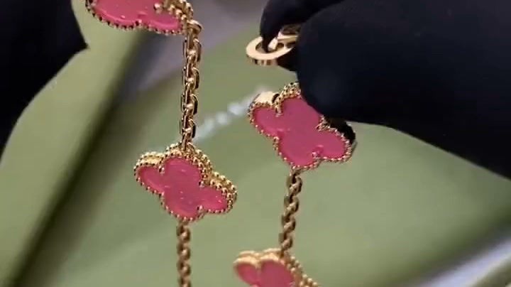 Stars don't fade. Neither does our jewelry.