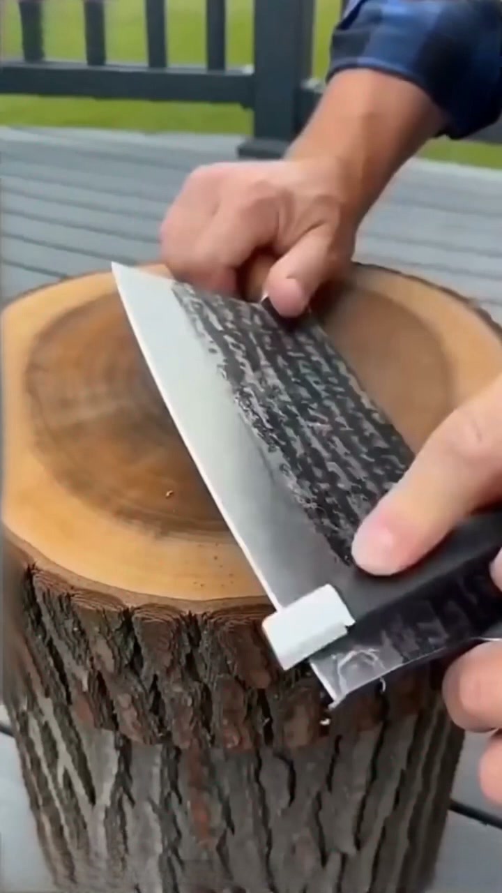 Sharpens knives with minimal effort