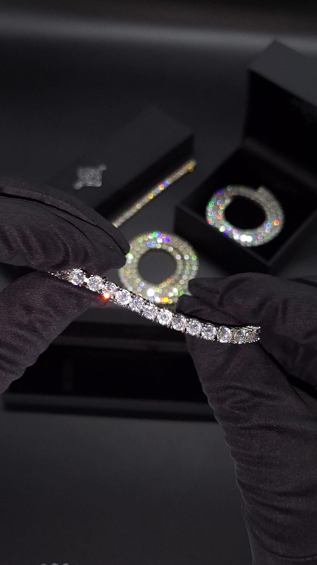 Jewelry that makes the difference.