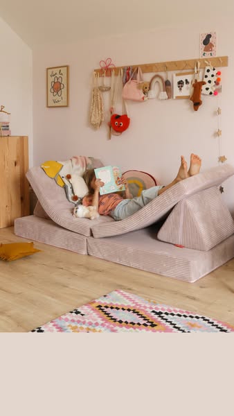 Ein Spielsofa, das mitwächst und sich erweitern lässt.