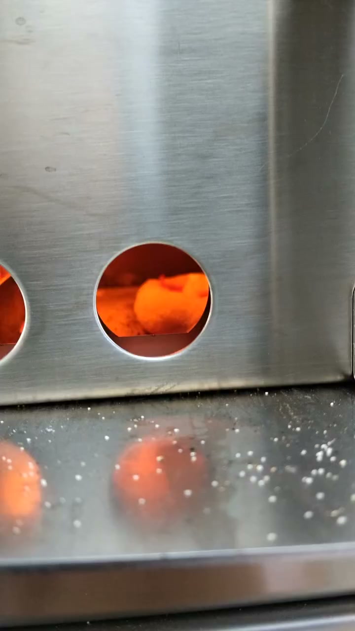 Découvrez le secret d'une pâte croustillante et d'un fromage fondant. Commandez maintenant pour une expérience authentique à la maison.