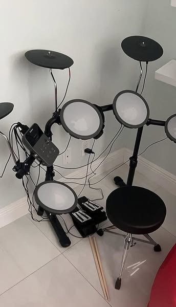 Batterie électronique adaptée aux adolescents
