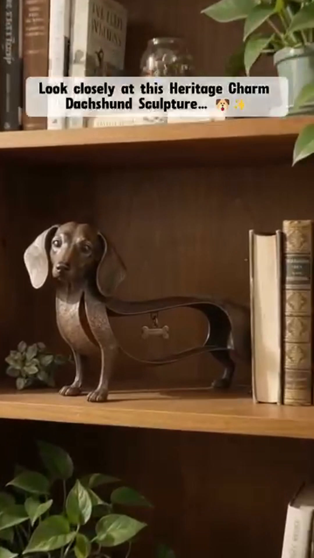 Vintage-style Dachshund Sculpture – A Timeless Classic / Vintage Wrought-Iron Dachshund Ornament