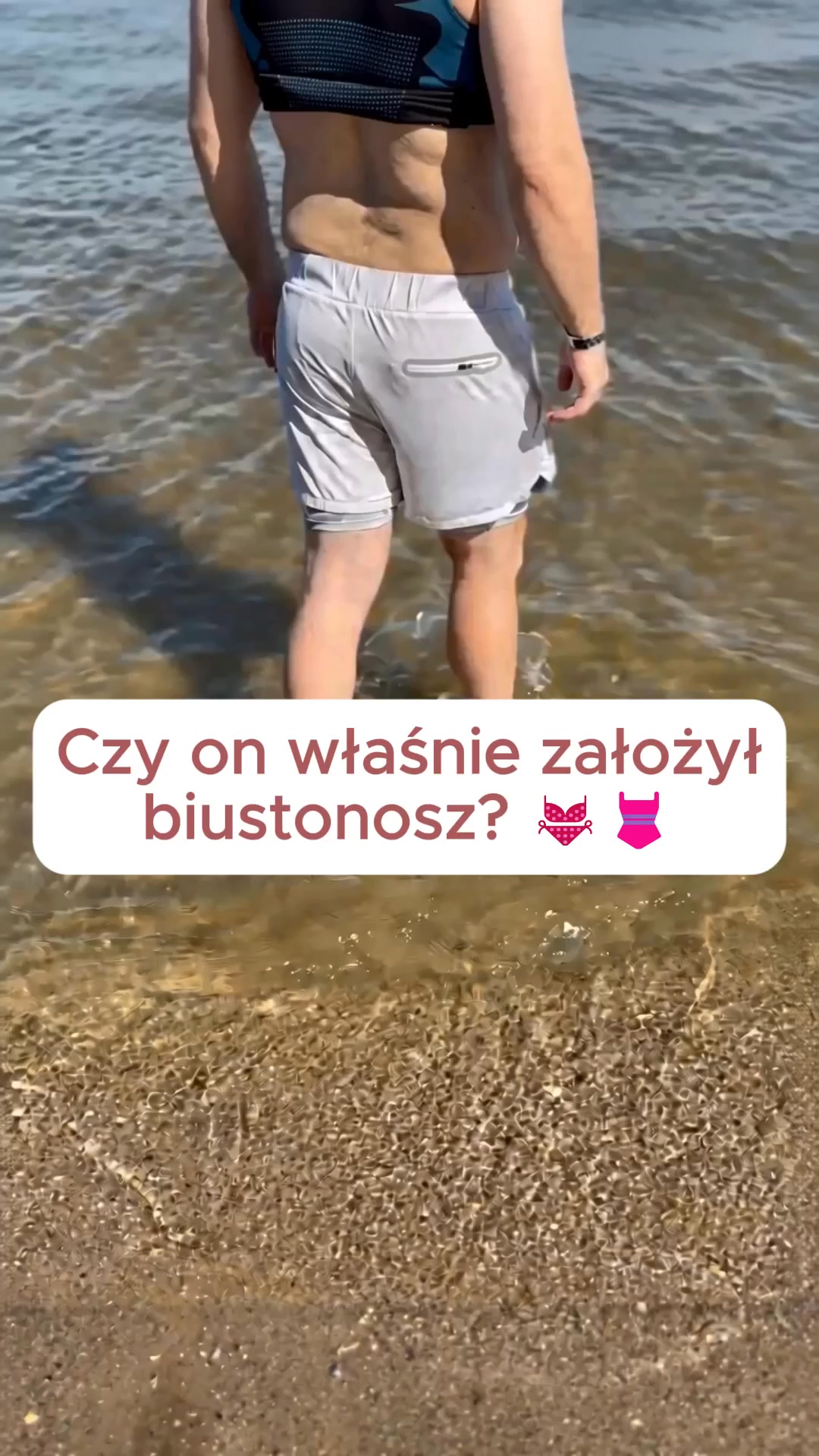 Na plaży. Bez kombinowania.