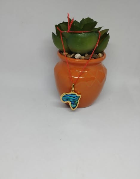 Joli Pendentif Afrique Contours Or 18K Nacre D'ormeau SoaArtShop | eBay