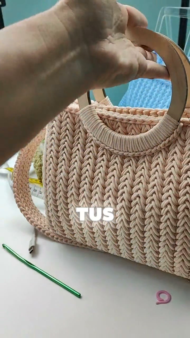 ¡Olvídate de los patrones difíciles! Aprende a crear +200 bolsas de crochet en vídeo.
