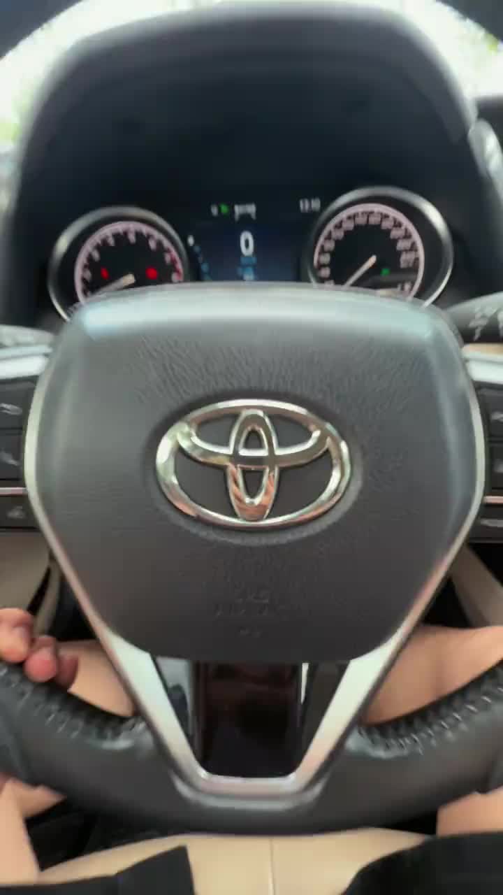 Sport-style silicone steering wheel cover