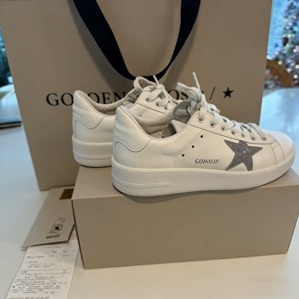 GOLDEN GOOSE: Destaque-se na multidão! | Até 50% de desconto