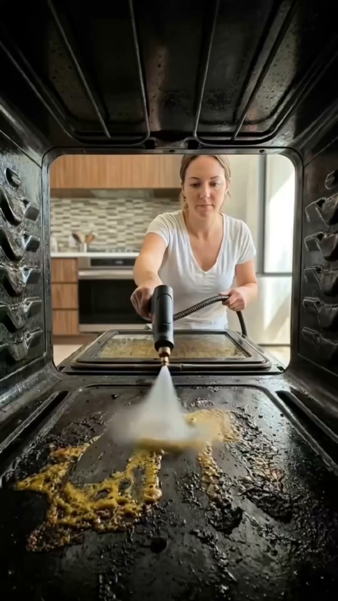 La crasse fond sans frotter
