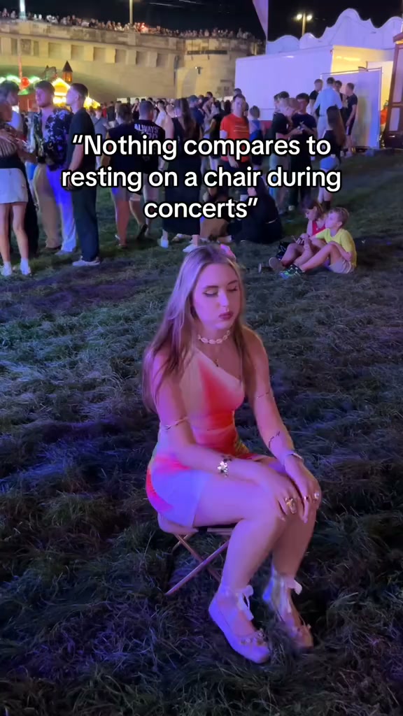 A Chair You Can Carry Like a Bag