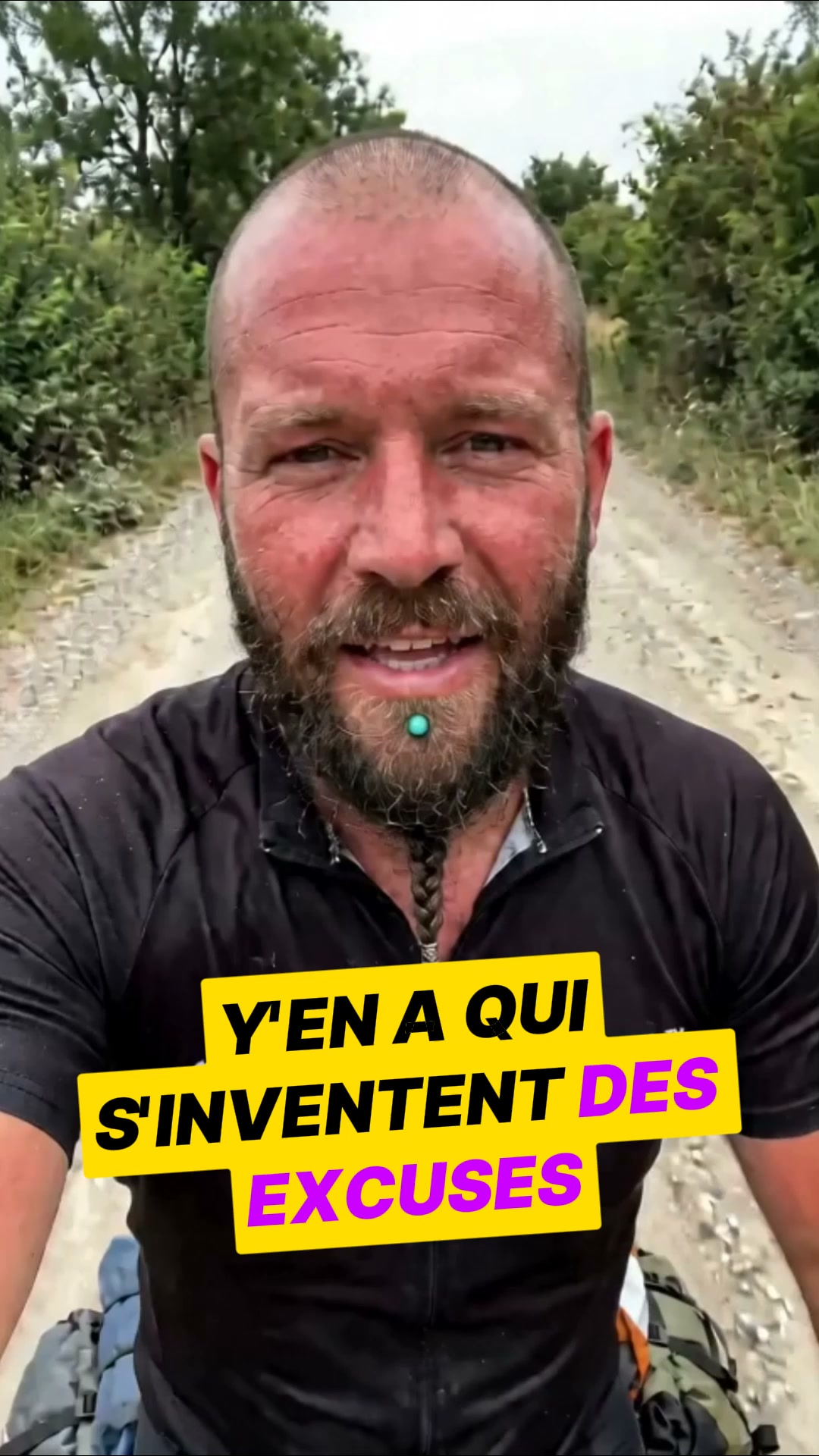 Tes lunettes te ralentissent sûrement.