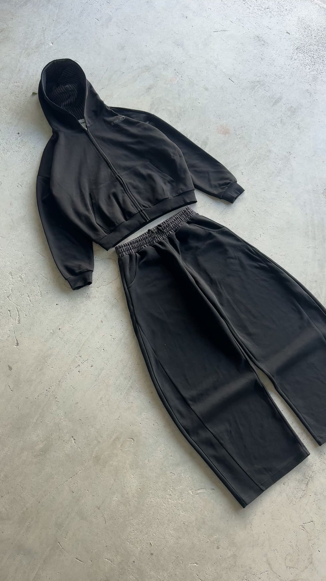 the plaid set is live