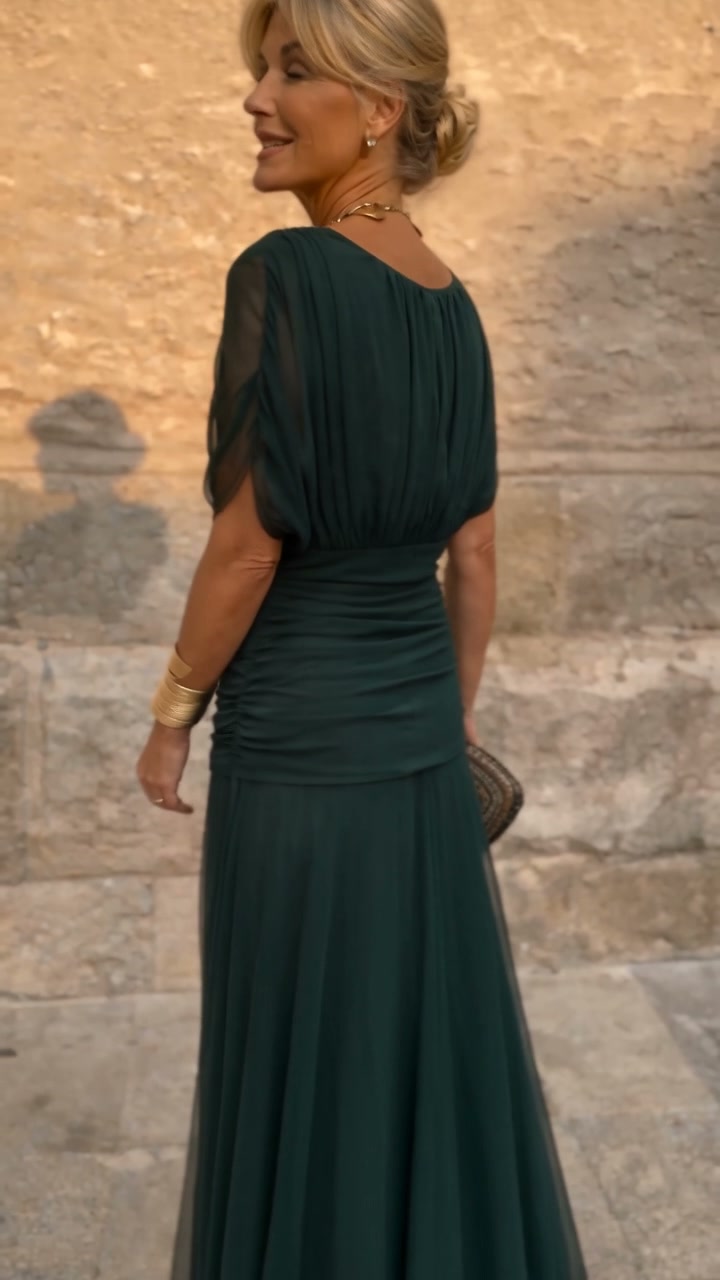 https://emmasantini.com/collections/vestidos-elegantes?page=1 Los vestidos que cobran vida al caminar Consulta las tallas disponibles.